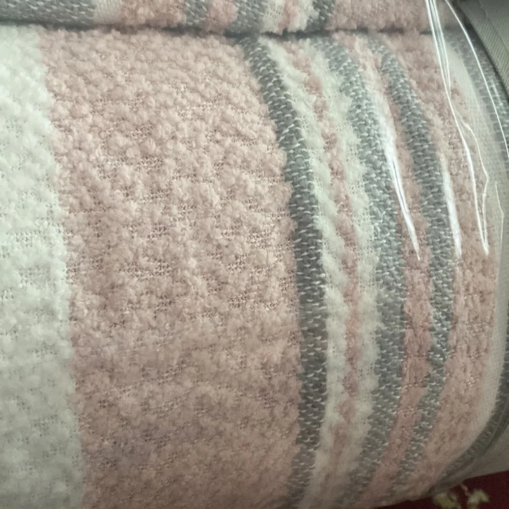 NWT Ugg Belinda Twin Comforter Set$170